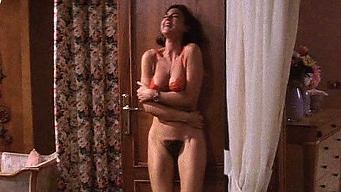 Pic: Monica Bellucci in L' ultimo capodanno (1998)