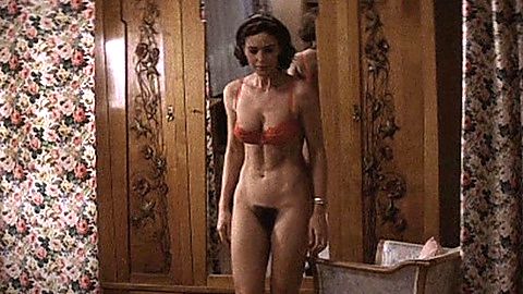 Pic: Monica Bellucci in L' ultimo capodanno (1998)