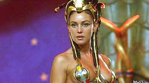 Pic: Monica Bellucci in Astérix & Obélix: Mission Cléopâtre (2002)