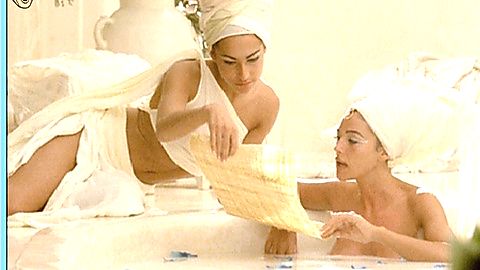 Pic: Monica Bellucci in Astérix & Obélix: Mission Cléopâtre (2002)