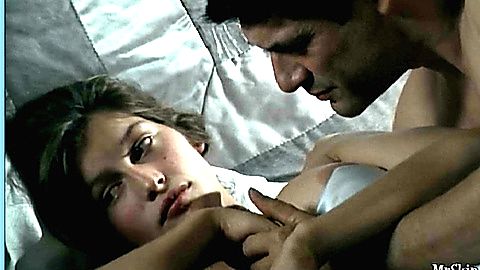 Pic: Laetitia Casta in La bicyclette bleue (2000)
