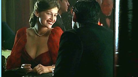 Pic: Laetitia Casta in La bicyclette bleue (2000)