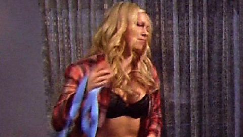 Pic: Laura Prepon in Are You There, Chelsea? (2012)