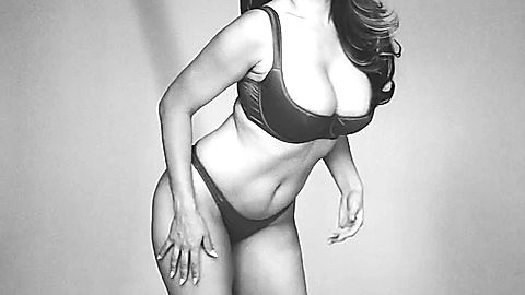 Pic: Kelly Brook in Kelly Brook - 2015 Calendar Behind the Scenes (2014)