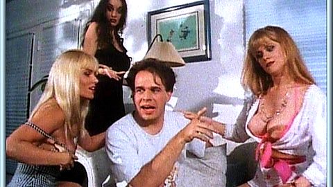 Pic: Theresa Lynn in Vampire Vixens from Venus (1995)