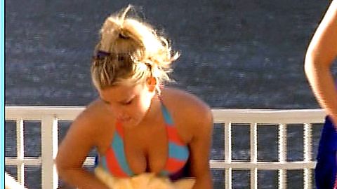 Pic: Jessica Simpson in Newlyweds: Nick and Jessica (2003)