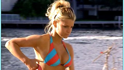 Pic: Jessica Simpson in Newlyweds: Nick and Jessica (2003)