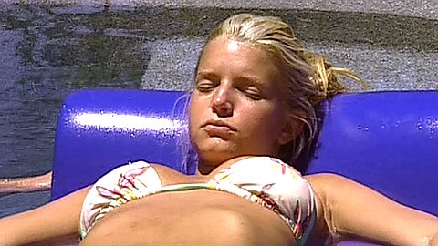 Pic: Jessica Simpson in Newlyweds: Nick and Jessica (2003)