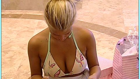 Pic: Jessica Simpson in Newlyweds: Nick and Jessica (2003)