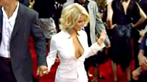 Pic: Jessica Simpson in VH1's 100 Greatest Red Carpet Moments