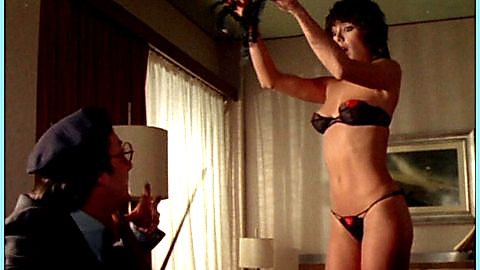 Pic: Nadia Cassini in Giovani, belle... probabilmente ricche (1982)