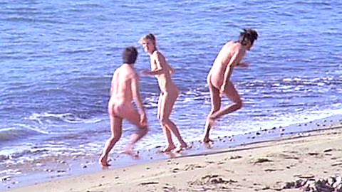 Pic: Dalila Di Lazzaro in L' Italia s'è rotta (1976)