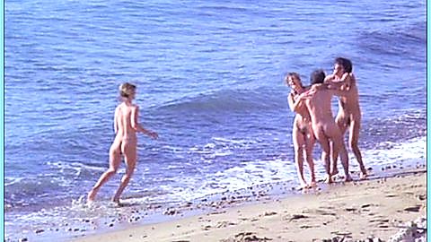 Pic: Dalila Di Lazzaro in L' Italia s'è rotta (1976)