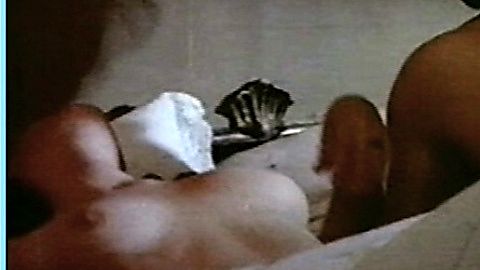 Pic: Edwige Fenech in La vedova inconsolabile ringrazia quanti la consolarono (1974)
