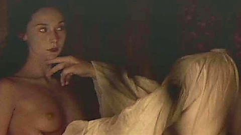 Pic: Claire Keim in Le roi danse (2000)
