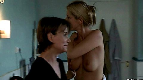 Pic: Sandrine Kiberlain in Tout va bien, on s'en va (2000)