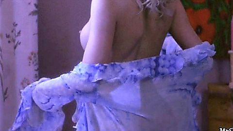 Pic: Valeria Marini in Corazón de bombón (2001)