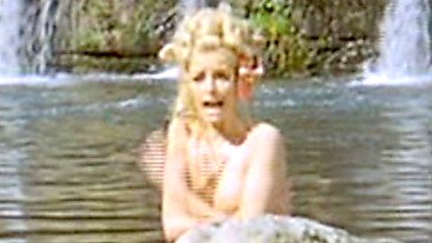 Pic: Sydne Rome in Vivi o, preferibilmente, morti (1969)