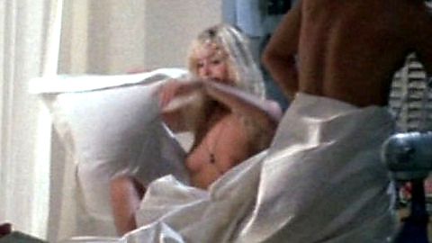 Pic: Gloria Guida in Travolto dagli affetti familiari (1978)