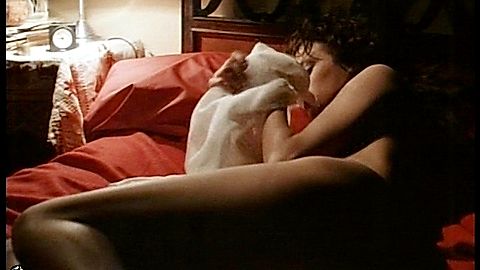 Pic: Emma Suárez in La blanca paloma (1989)