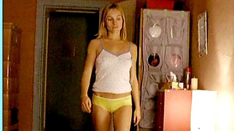 Pic: Nadja Uhl in Sommer vorm Balkon (2005)
