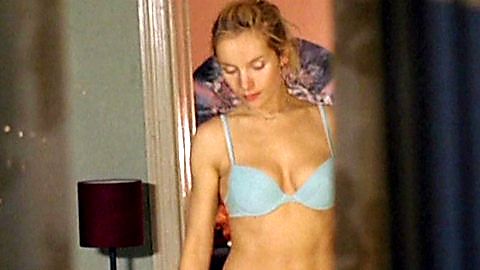 Pic: Nadja Uhl in Sommer vorm Balkon (2005)