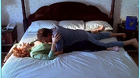 Pic: Glenne Headly in Women vs. Men (2002)