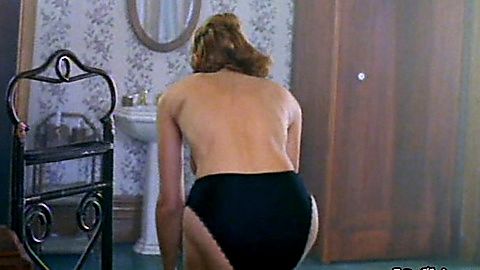 Pic: Sofia Shinas in The Hunger (1997)