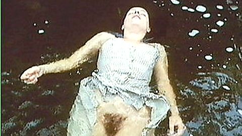 Pic: Julie-Anne Roth in Le sang du renard (1996)