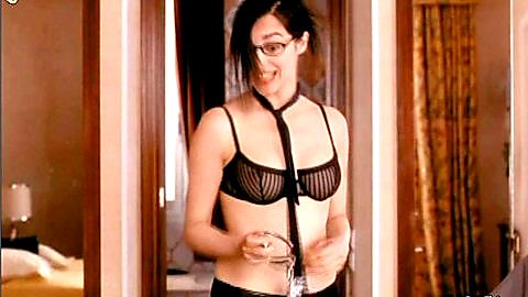 Pic: Amira Casar in Mariées mais pas trop (2003)