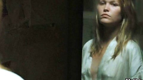 Pic: Julia Stiles in A Little Trip to Heaven (2005)
