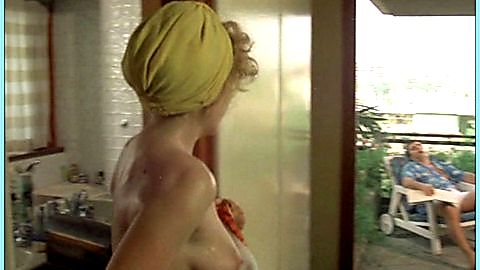 Pic: María Baxa in Spogliamoci così senza pudor (1976)
