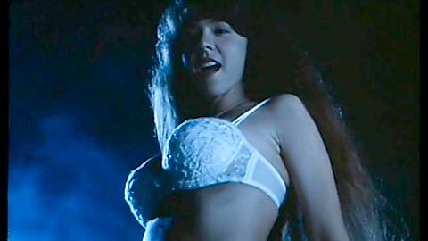 Pic: Lorissa McComas in Piranha (1995)