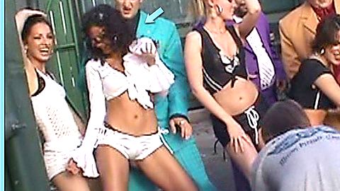 Pic: Emmanuelle Chriqui in Waiting... (2005)