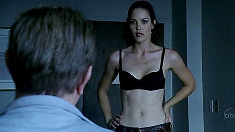 Pic: Leslie Bibb in Line of Fire
