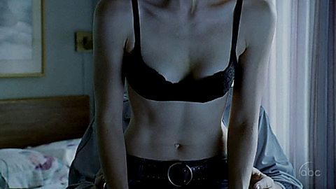 Pic: Leslie Bibb in Line of Fire