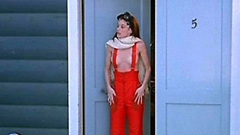 Pic: Laura Leighton in Seven Girlfriends (1999)