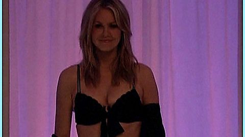 Pic: Andrea Roth in Rescue Me (2004)