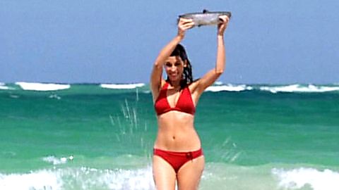 Pic: Jamie-Lynn Sigler in Love Wrecked (2005)