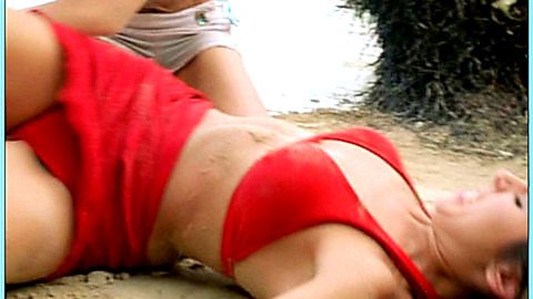 Pic: Jamie-Lynn Sigler in Love Wrecked (2005)