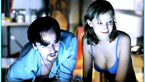 Pic: Alexandra Maria Lara in Südsee, eigene Insel (1999)