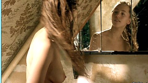 Pic: Isild Le Besco in The Cost of Living (2003)