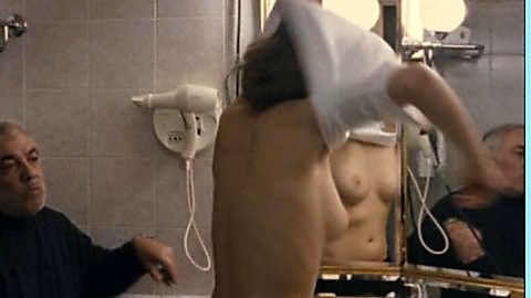 Pic: Isild Le Besco in L' intouchable (2006)