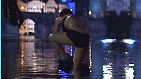 Pic: Mandy Moore in Chasing Liberty (2004)