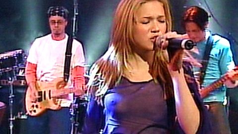 Pic: Mandy Moore in Rove Live