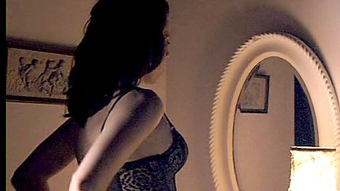 Pic: Mandy Moore in Swinging with the Finkels (2011)