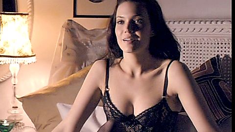 Pic: Mandy Moore in Swinging with the Finkels (2011)