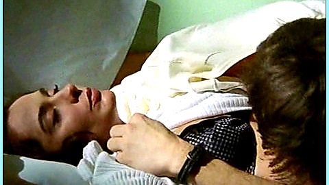 Pic: Simone Thomalla in Kinderärztin Leah - Am seidenen Faden (1997)