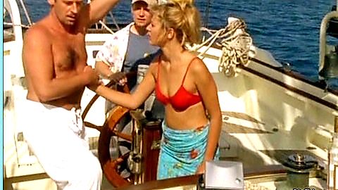 Pic: Julia Thurnau in Klinik unter Palmen (1996)
