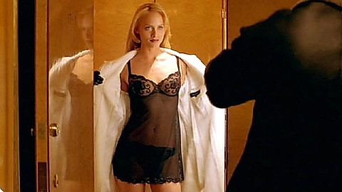 Pic: Amber Valletta in The Family Man (2000)